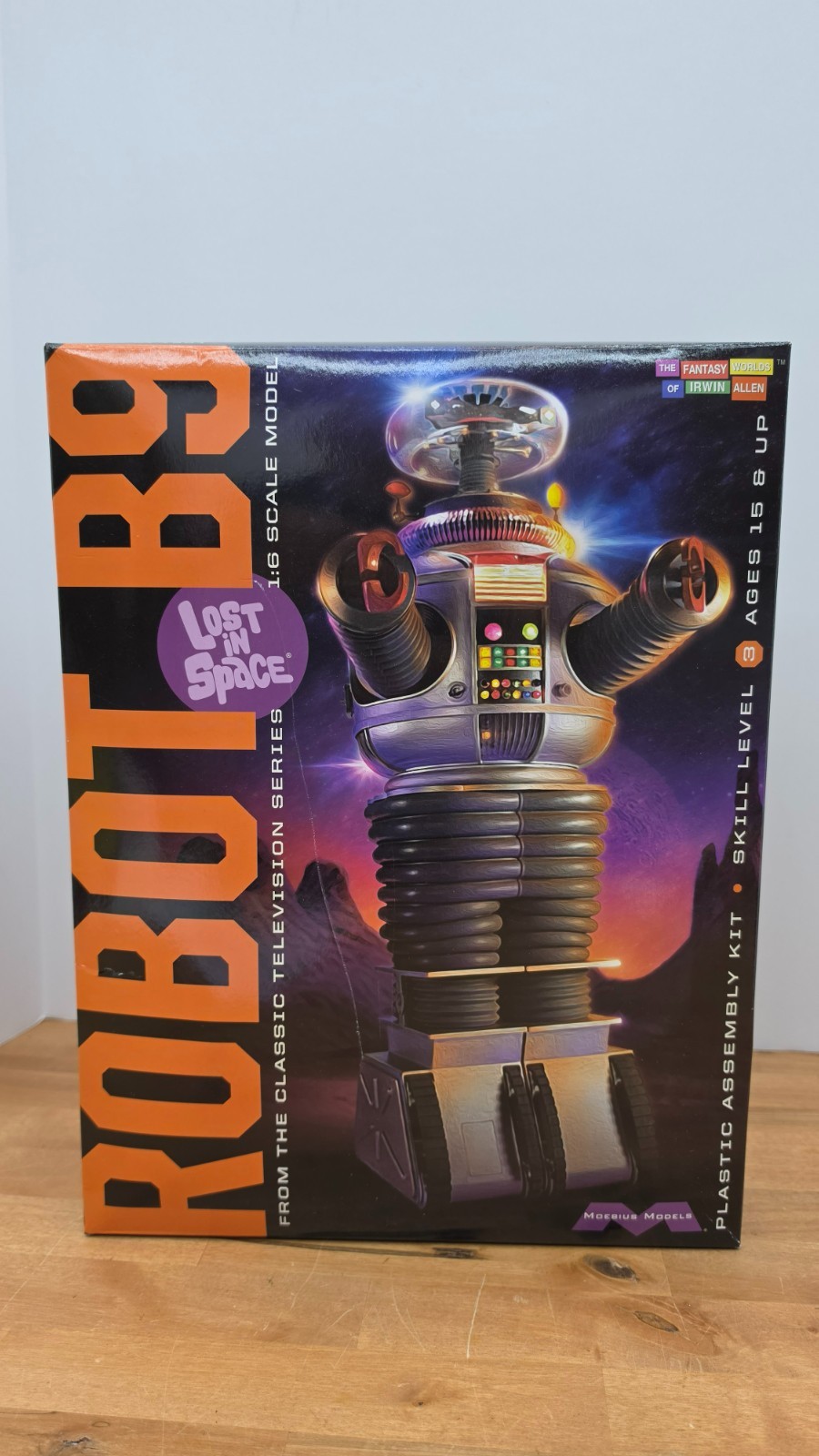 Mobius 1/6 Robot B9 from Lost in Space