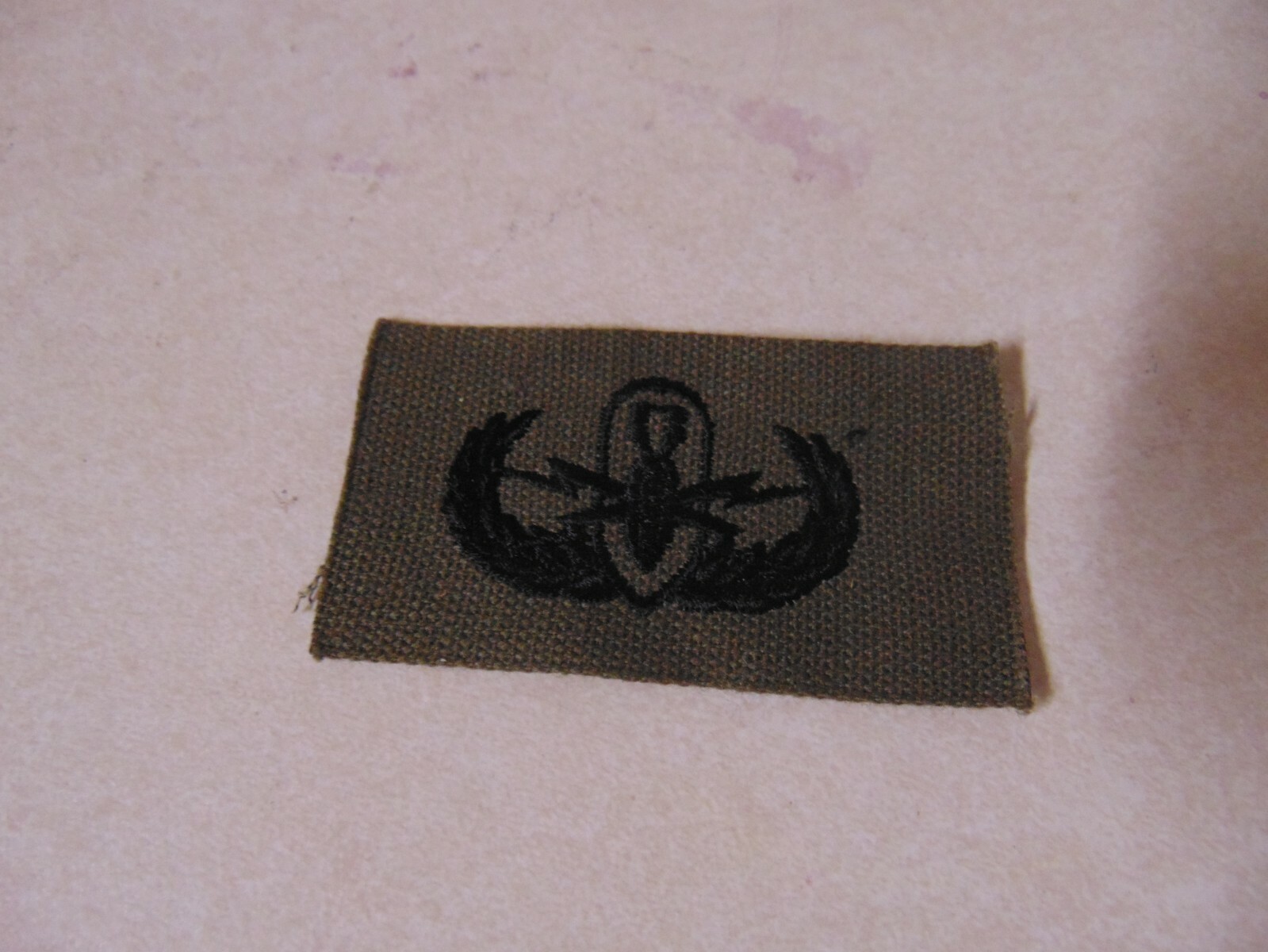 MILITARY PATCH US ARMY CLOTH SEW ON OLDER ARMY EOD EXPLOSIVE ORDNANCE DISPOSAL