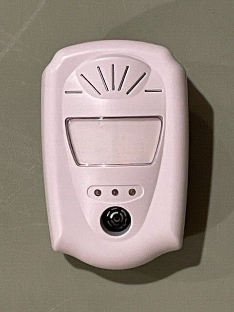 2 Packs - 4 in 1 Pest Repeller Ultrasonic/Elec-Magnetic Wave/Ionic/Night-Light