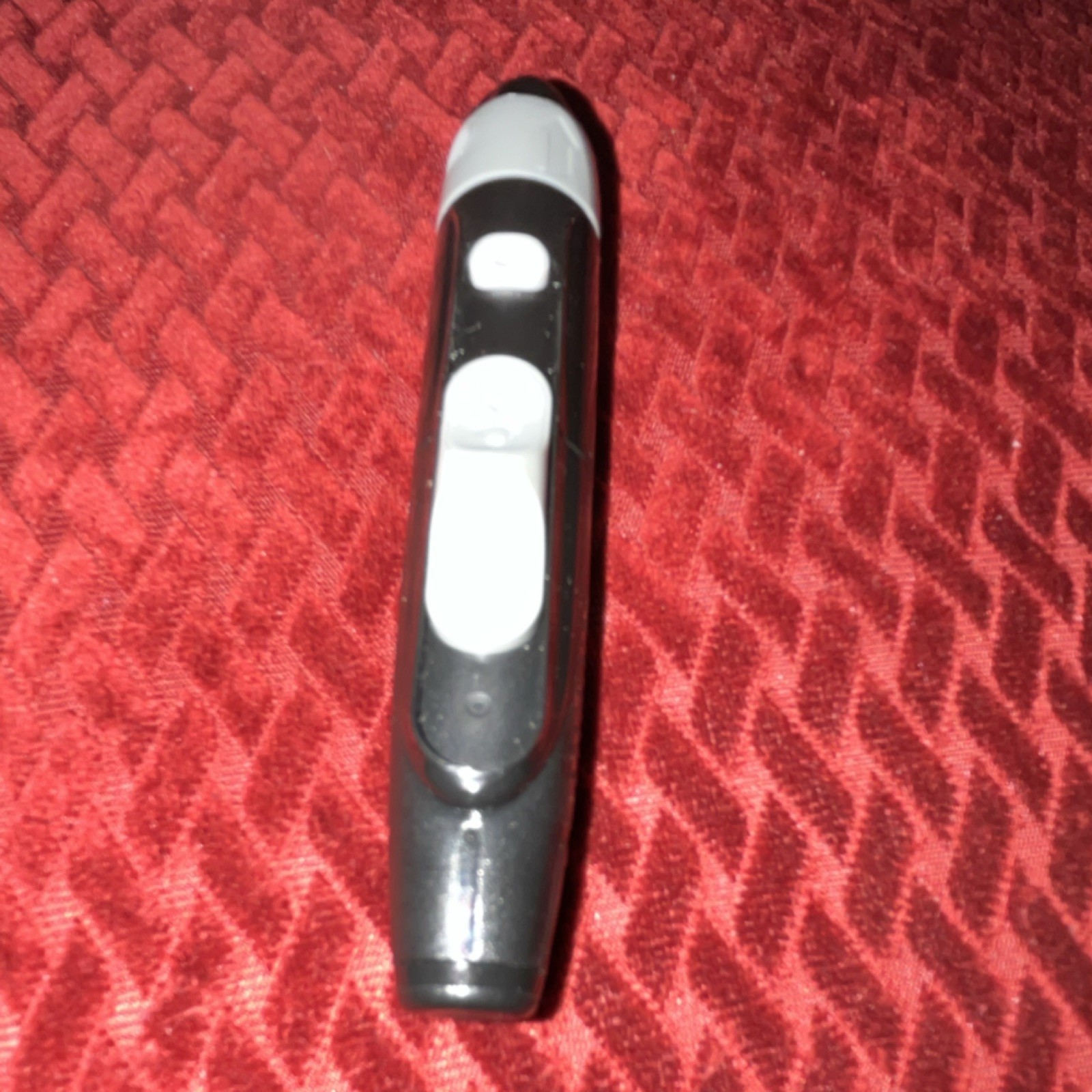 Pre-Owned Roche Accu-Chek Softclix Lancing Dev. Compat w/ Accu-Chek Black/White