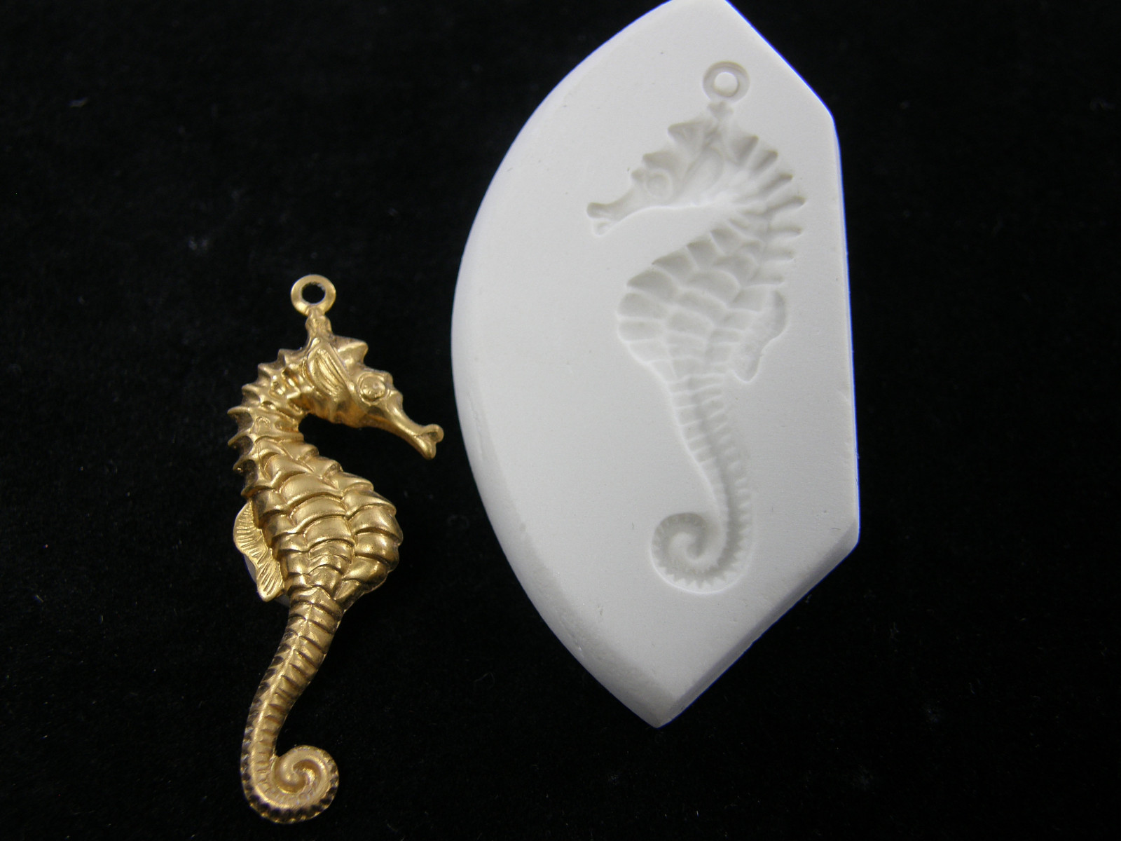 Seahorse Facing Right Polymer Clay Mold (#MD1069)
