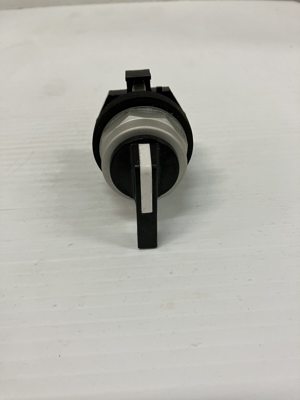 EATON HT8JPH3A Selector Switch Operator 2 Position Spring Return Black Lever