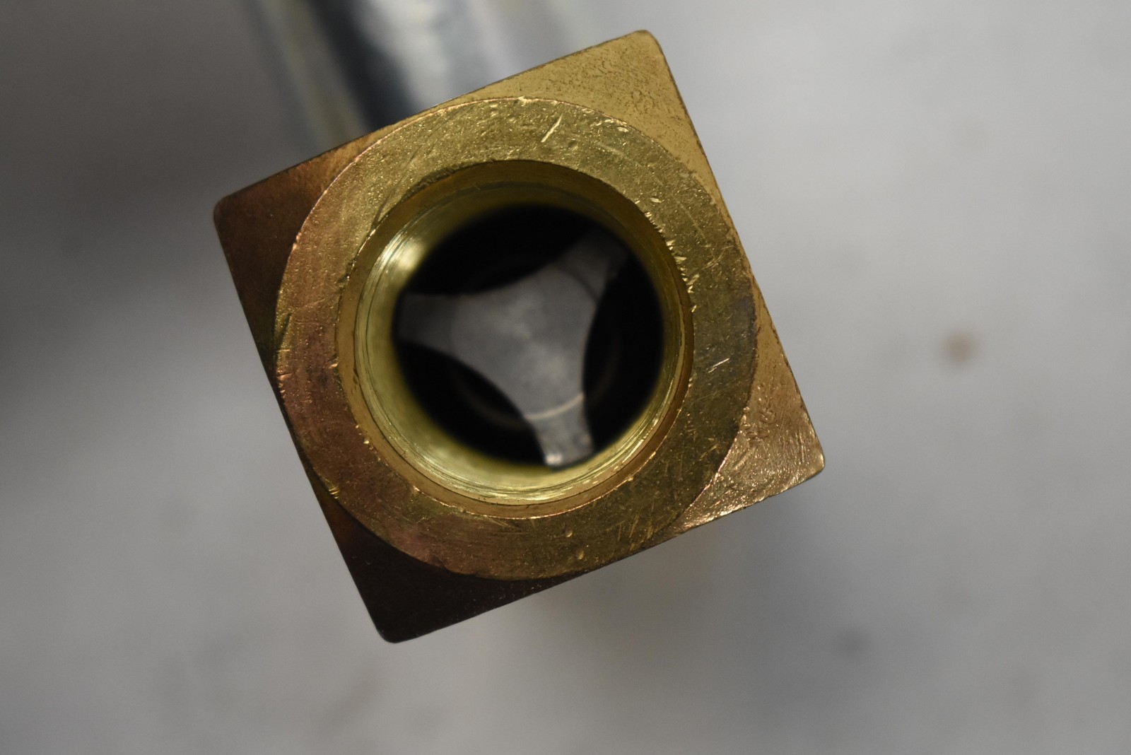Parker F1200B Brass Hydraulic Flow Control Valve 2000 PSI 140 BAR Max Adjustable