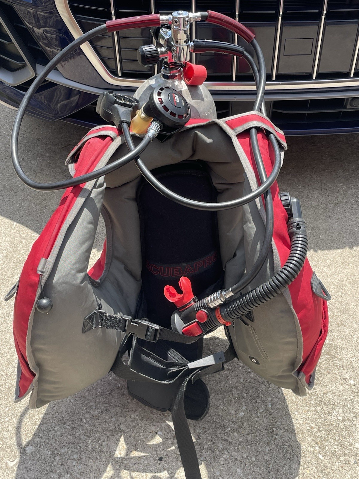 nice ScubaPro MK10 Regulator w/ Integrated MK2 Finseal BCD size Large