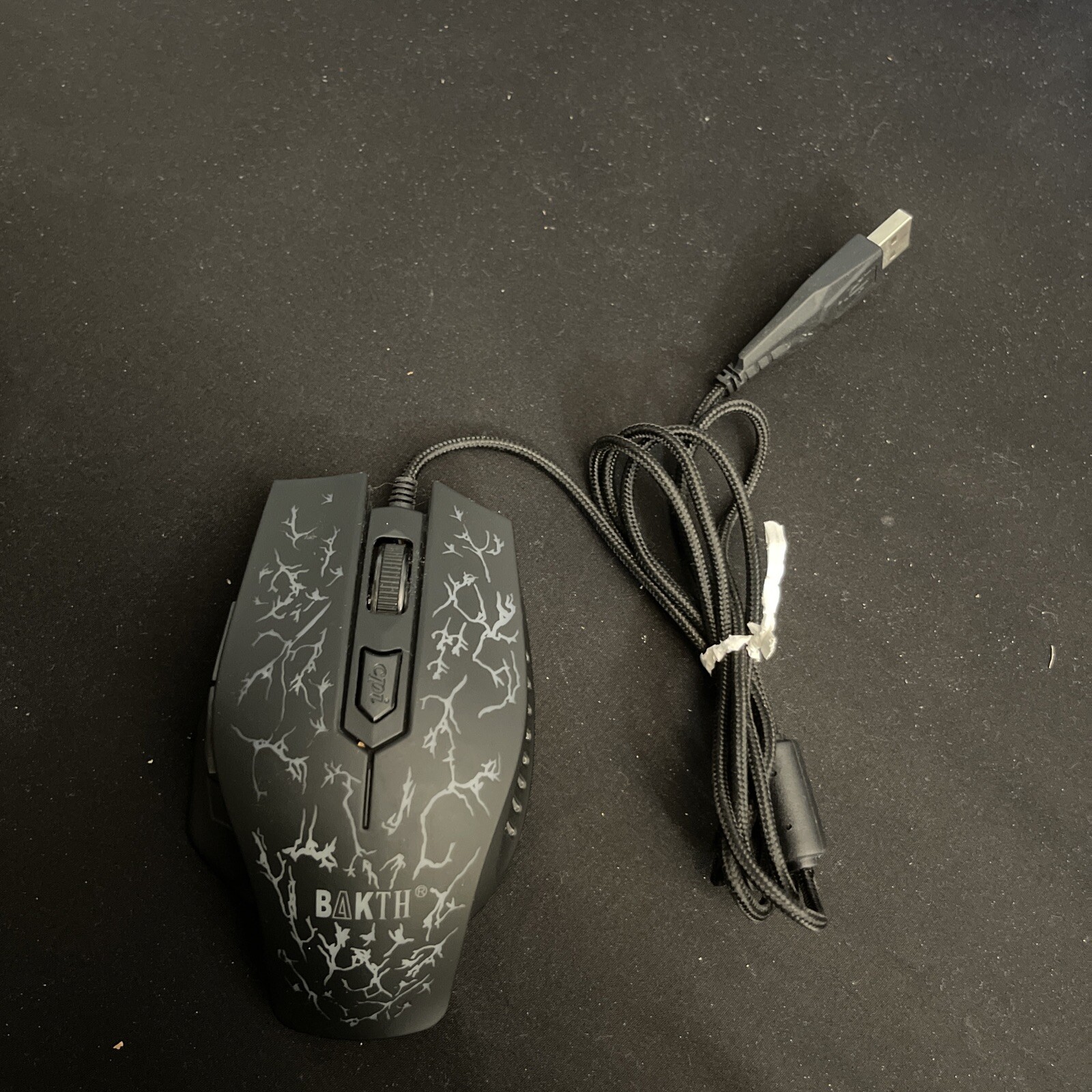 Bakth 6D optical USB gaming computer mouse lights up when powered