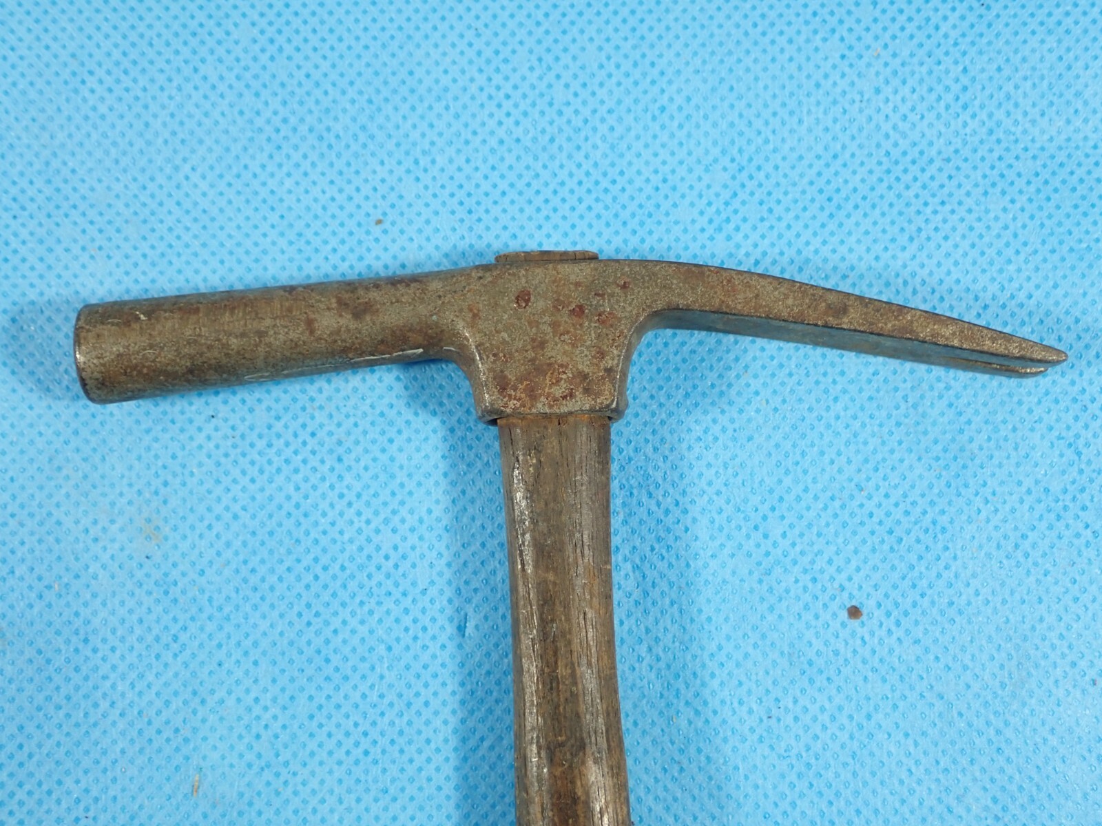 vintage tack hammer 5 oz. with claw