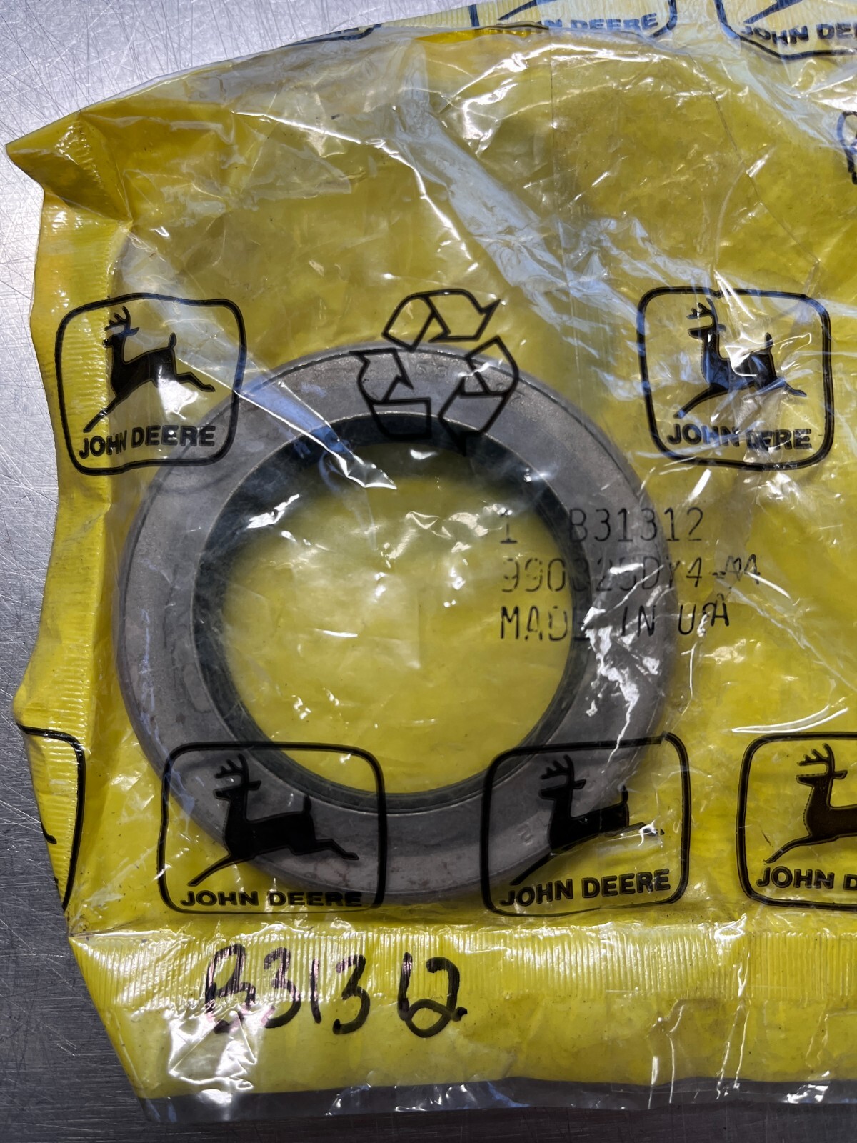 B31312   Genuine OEM  John Deere   SEAL