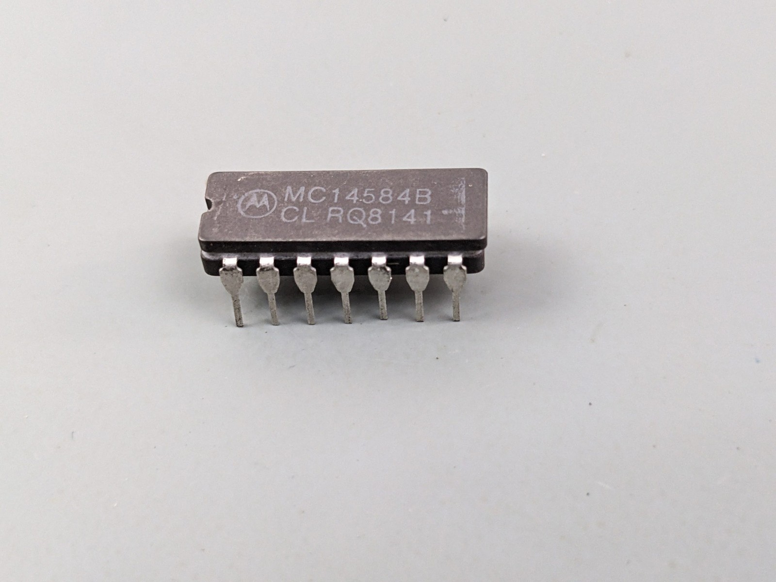 (5) Motorola MC14584BCL Hex Schmitt Trigger ICs