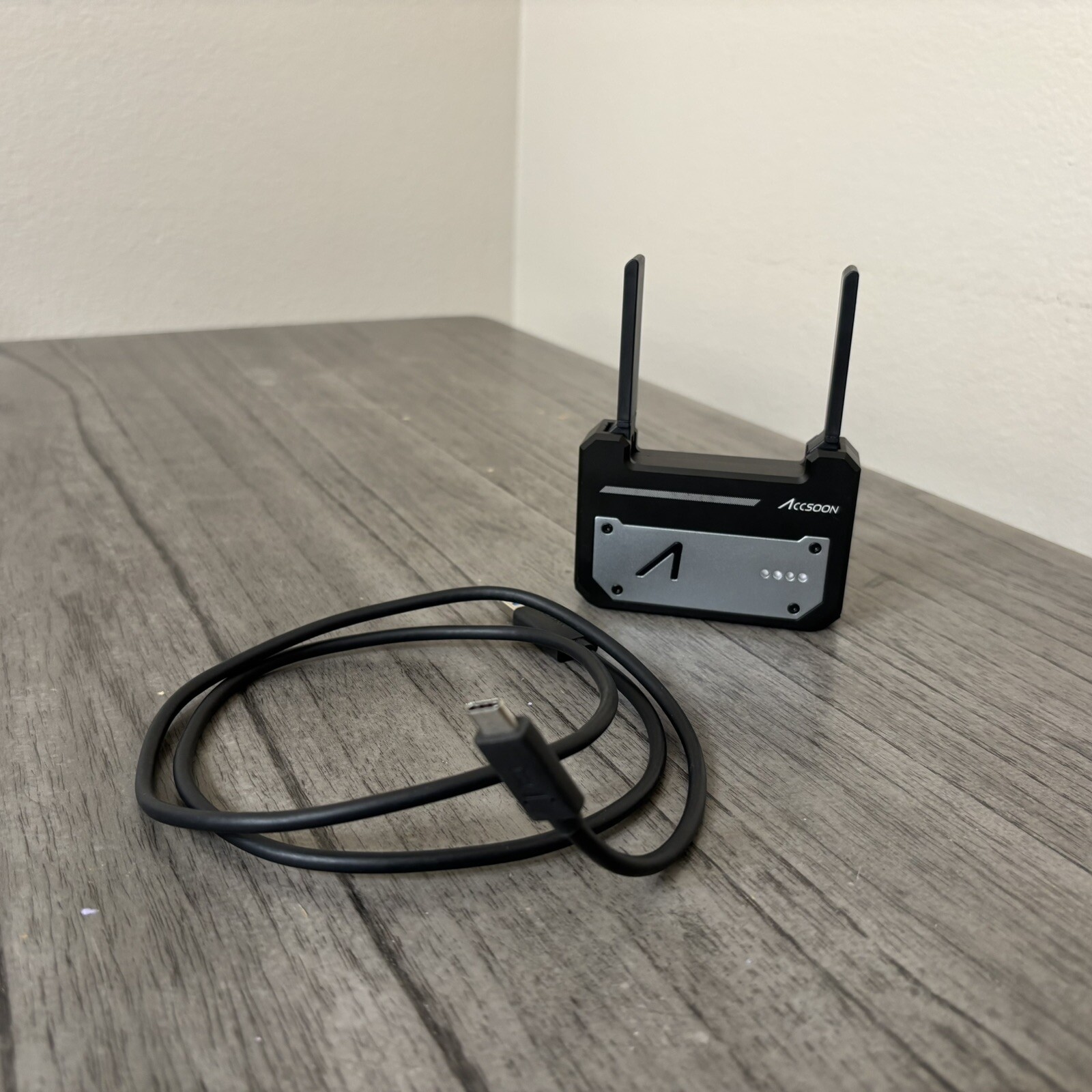 Accsoon Cineeye Wireless Video Transmitter with 5 GHz Wi-Fi for up to 4 Mobile D