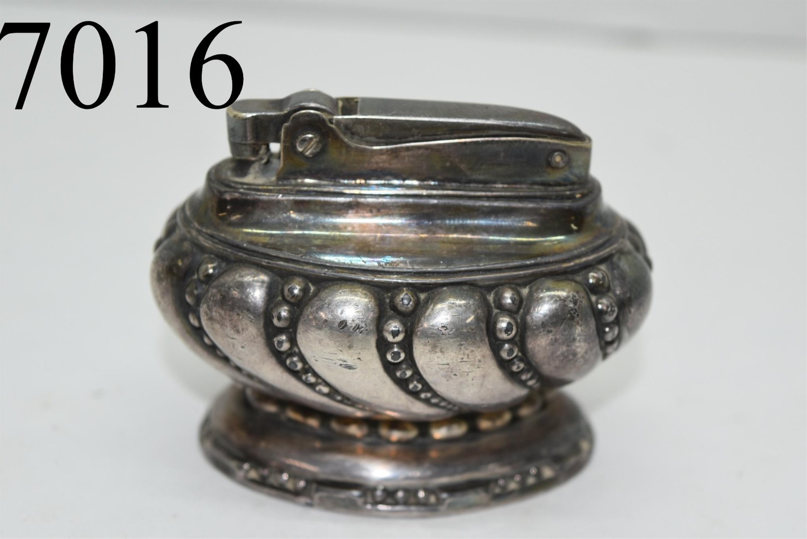 Vintage Ronson Silver Table Top Lighter 3 x 2.25 inches