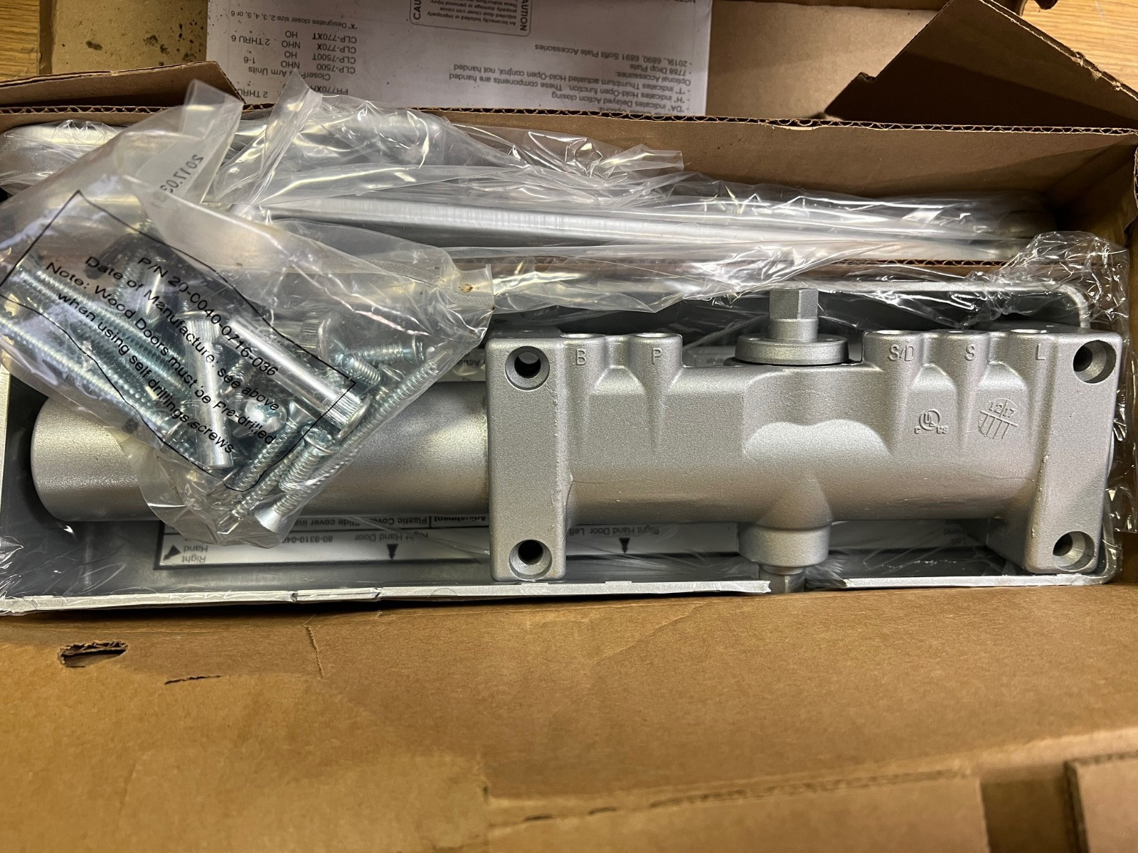 NORTON DOOR CONTROLS Door Closer: 4UB40 Mfr. Model CLP7500 X AL