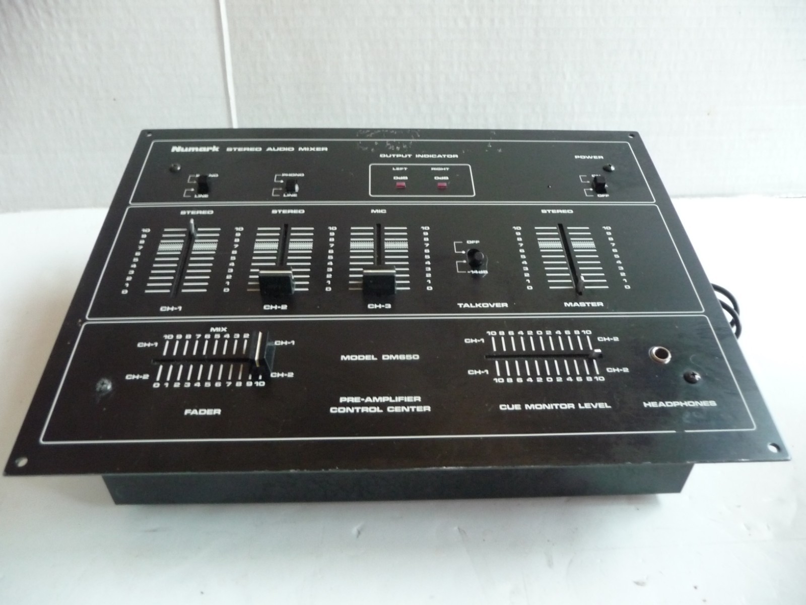Numark DM-650 DJ Mixer Stereo Studio Pre-Amplifier For Parts or Repair