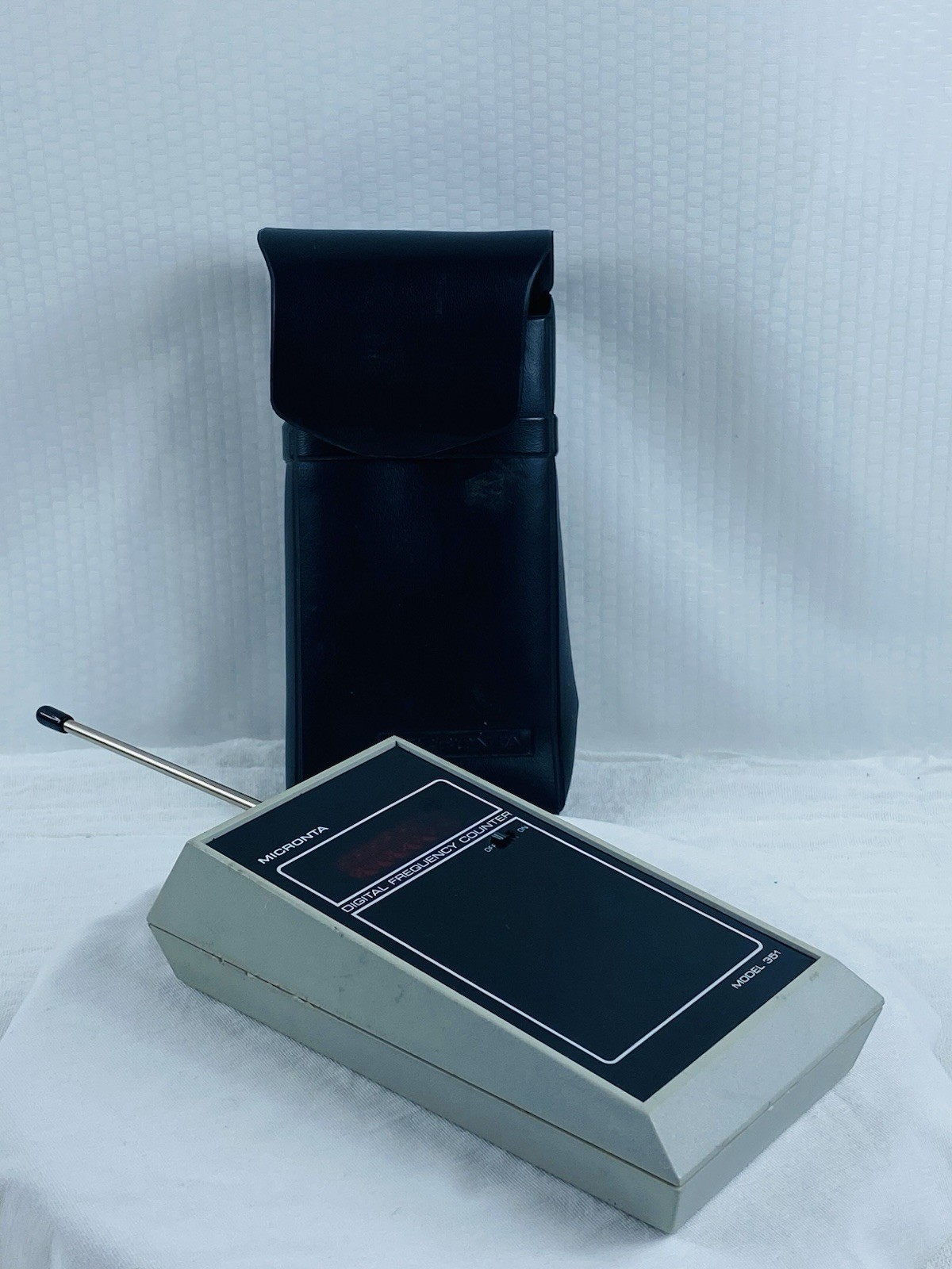 MICRONTA Model 351 Frequency Counter w/Case,Instructions & Antenna - Works!