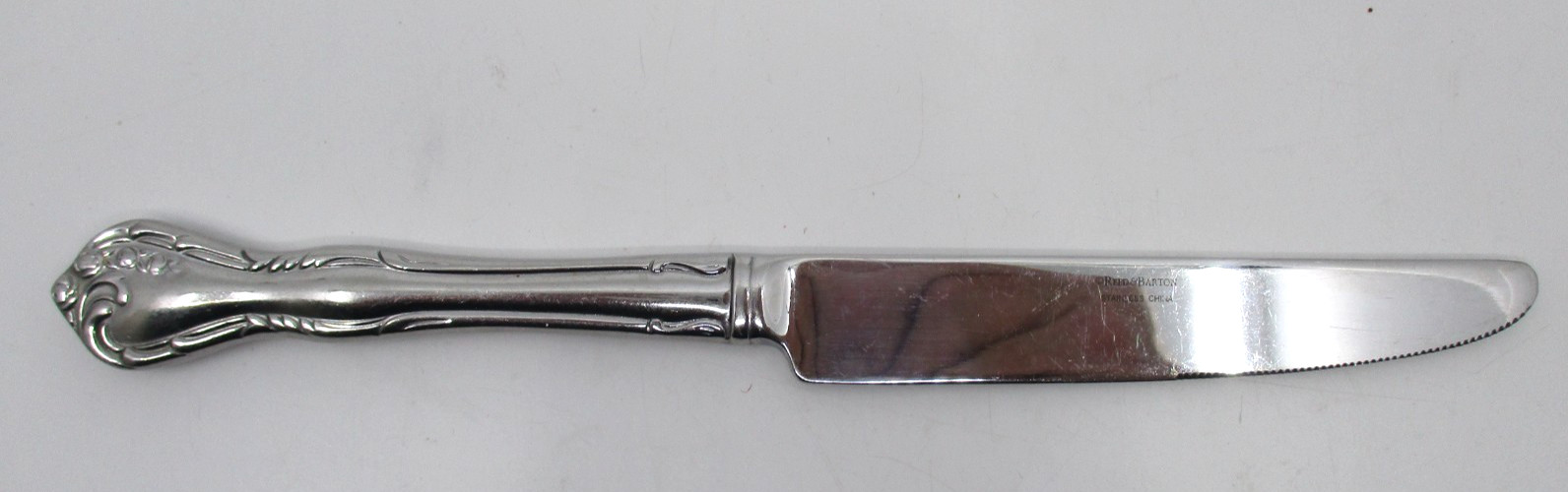 REED BARTON STAINLESS LATTICE ROSE DINNER KNIFE - 9 3/4"    04B