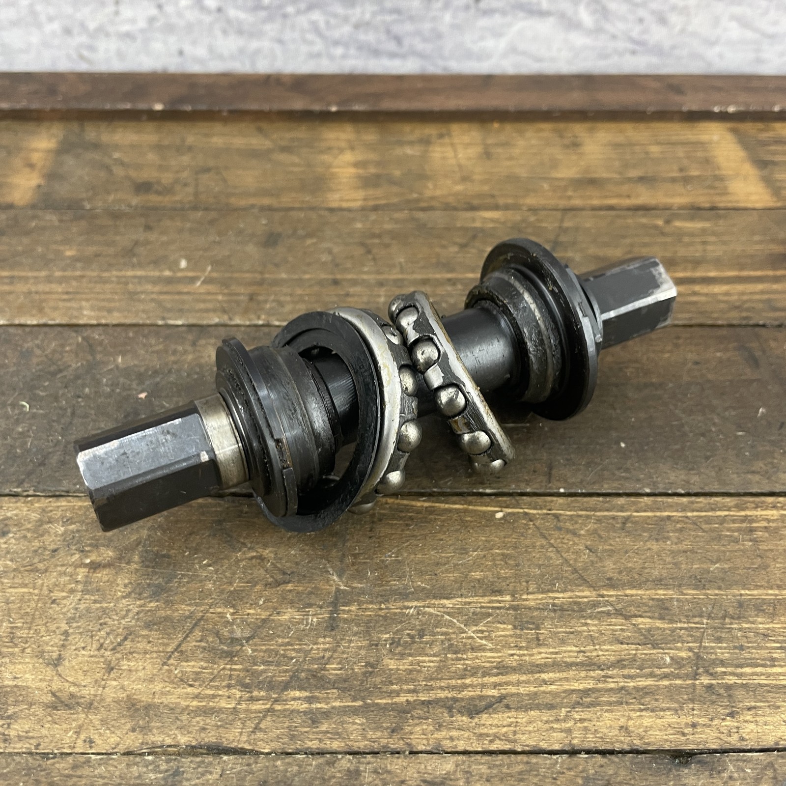 Vintag BMX Bottom Bracket Hex Spindle 6 Side Flats Trek