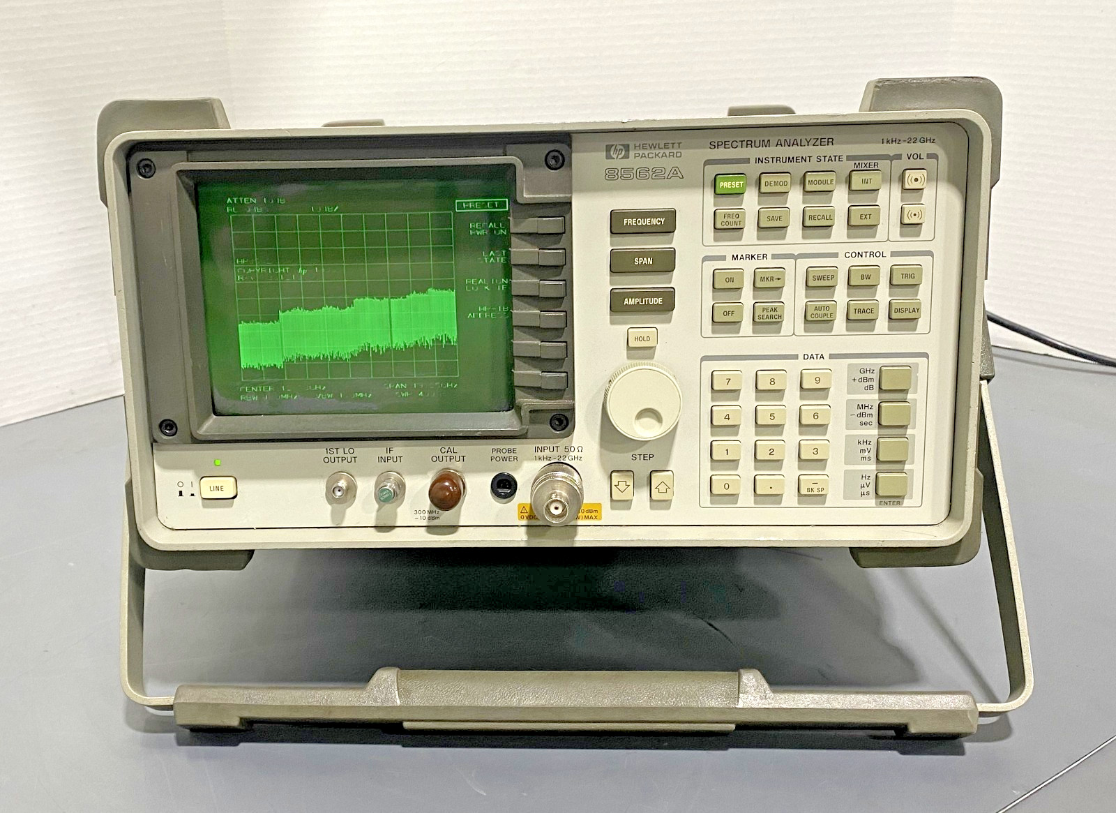 Hewlett Packard 8562A Portable Microwave Spectrum Analyzer 9kHz-22GHz Tested