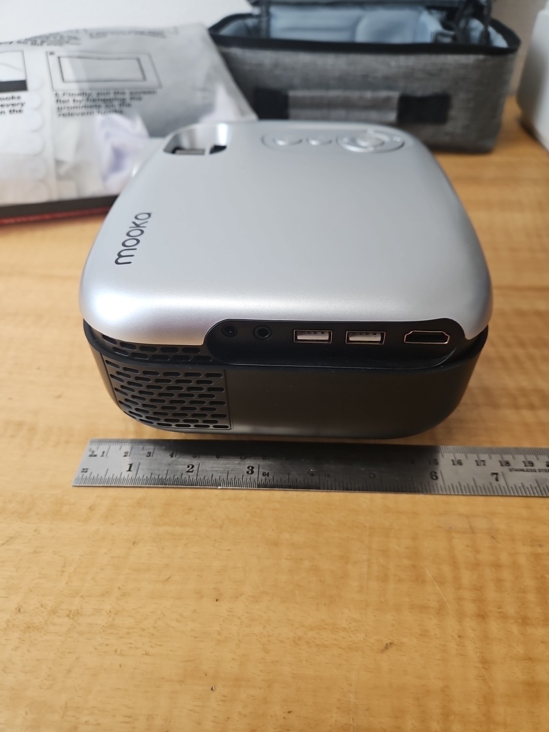 Mooka: Mini LCD Video Projector - RD-823 in soft case AND 120" projector screen