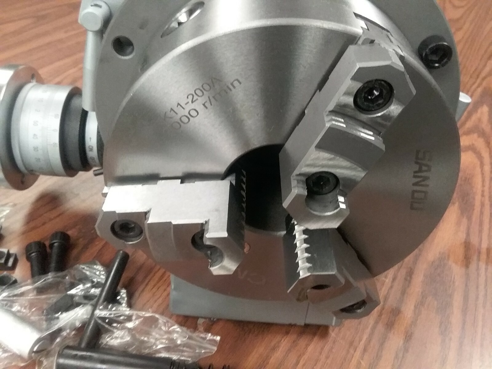 10" HORIZONTAL & VERTICAL ROTARY TABLE w. 8" 3 jaw chuck & centering adapter
