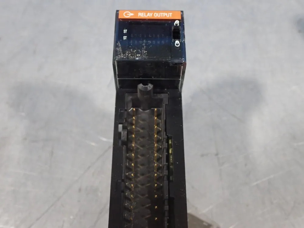ALLEN BRADLEY DIGITAL OUTPUT MODULE 1756-OW16I