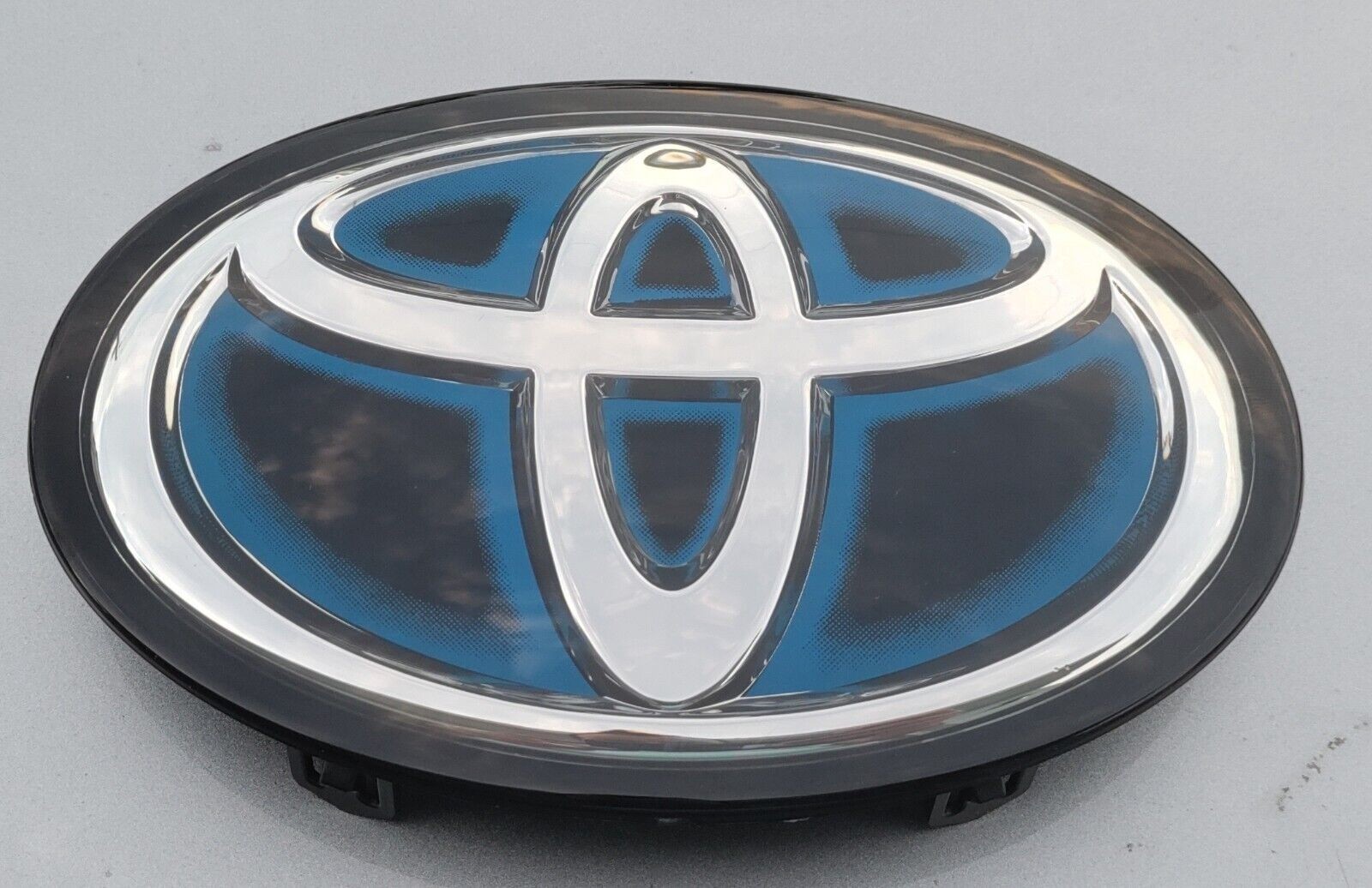 Toyota Logo Blue Badge Front Grille Emblem Fits Sienna RAV4 Prius 2018 - 2020