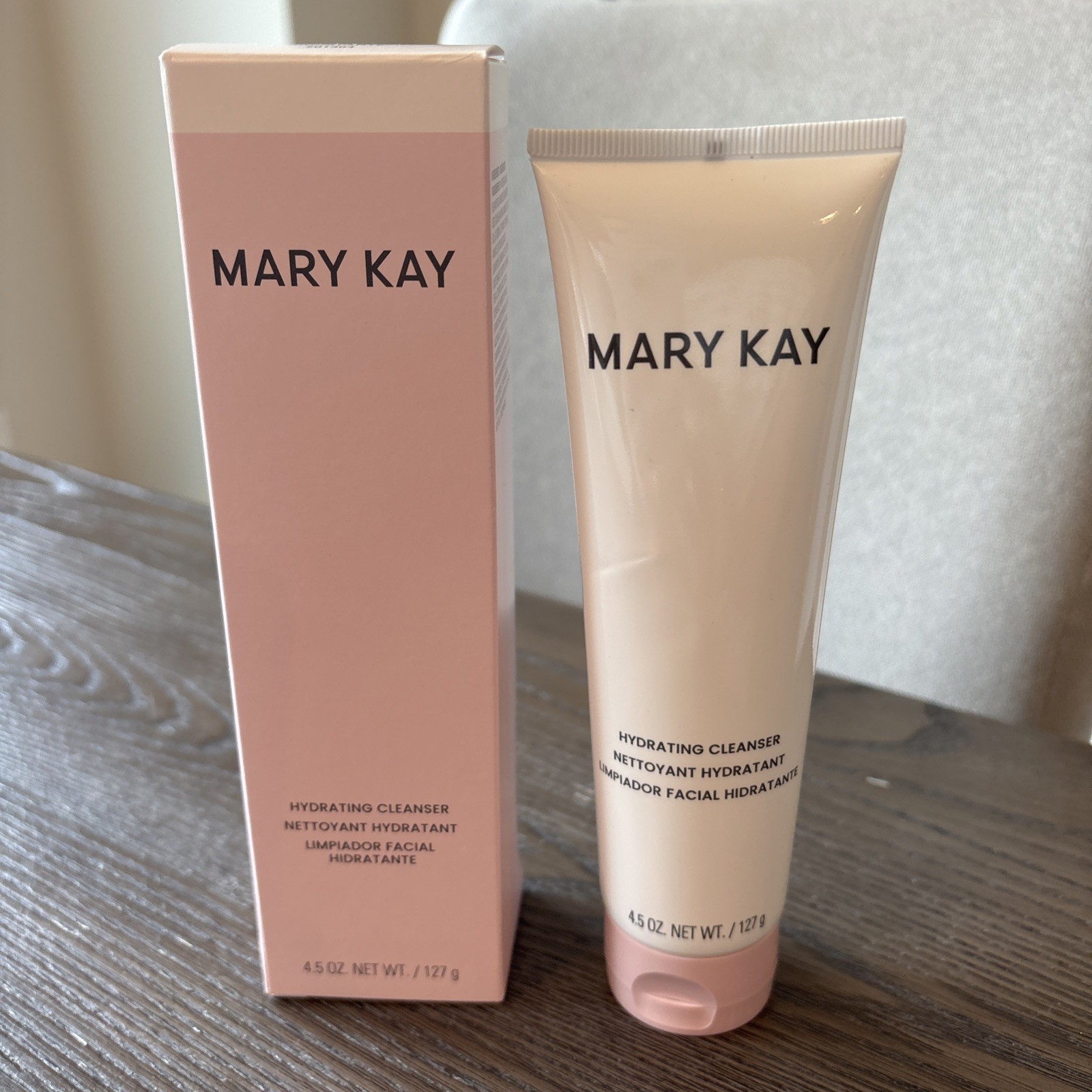 Mary Kay Hydrating Cleanser (NEW) - Normal to Dry Skin - 4.5 oz 201304