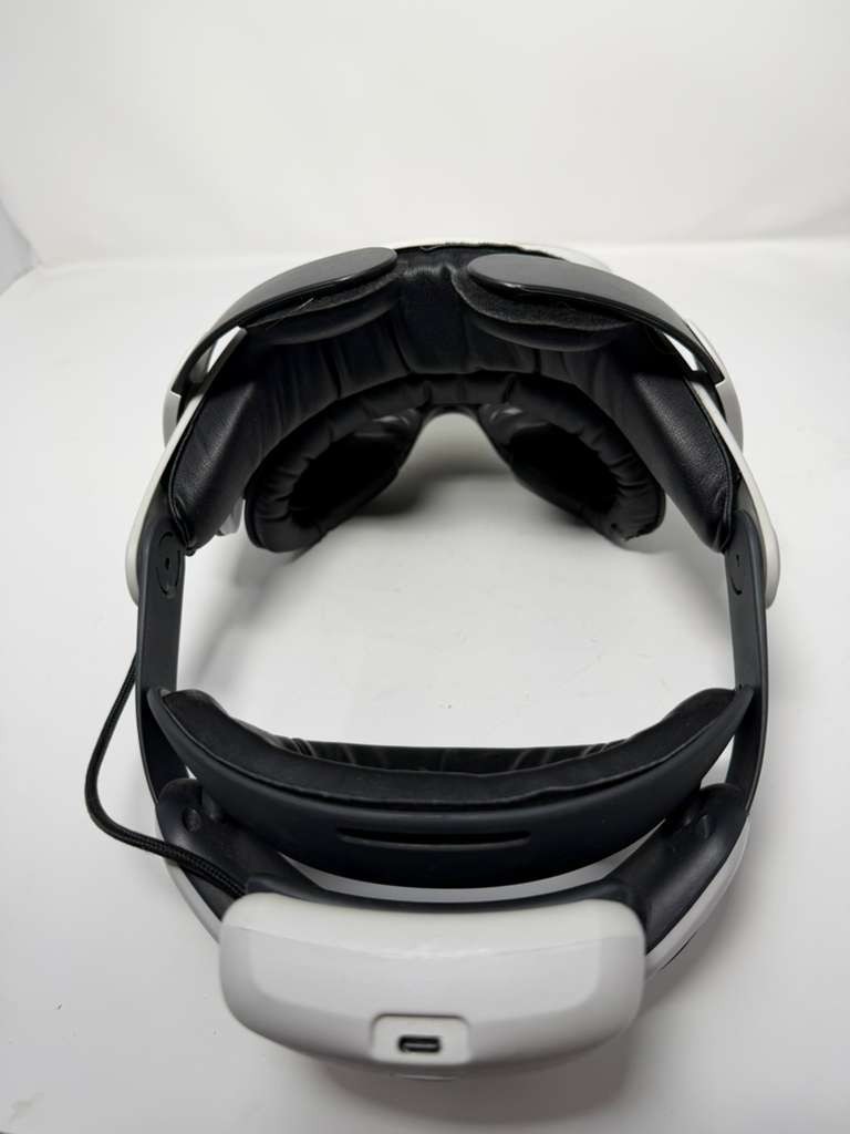 Meta Quest 2 VR Headset with Battery Pack – Tested & Working – Small Dead Pixel
