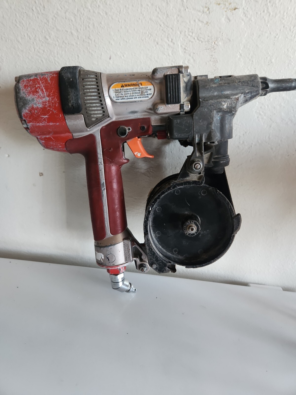 MAX HN25C 1" PNEUMATIC POWERLITE HIGH PRESSURE CONCRETE PINNER