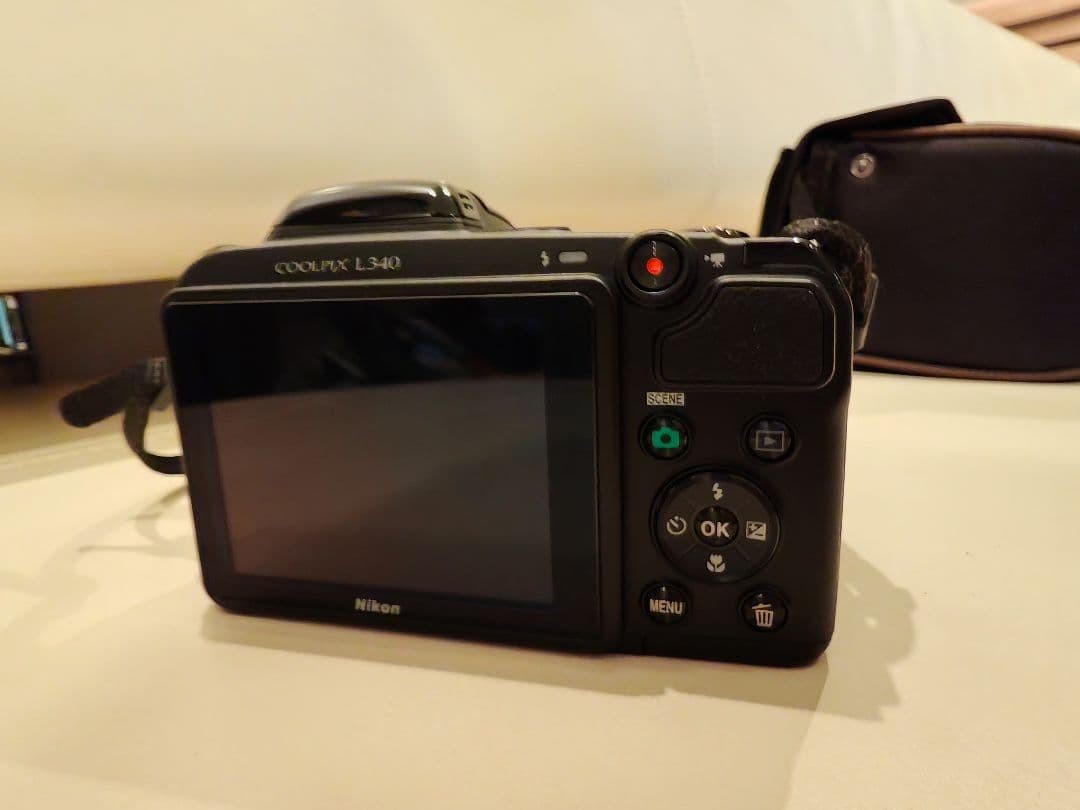 Nikon COOLPIX L340 Digital Camera Console And Case