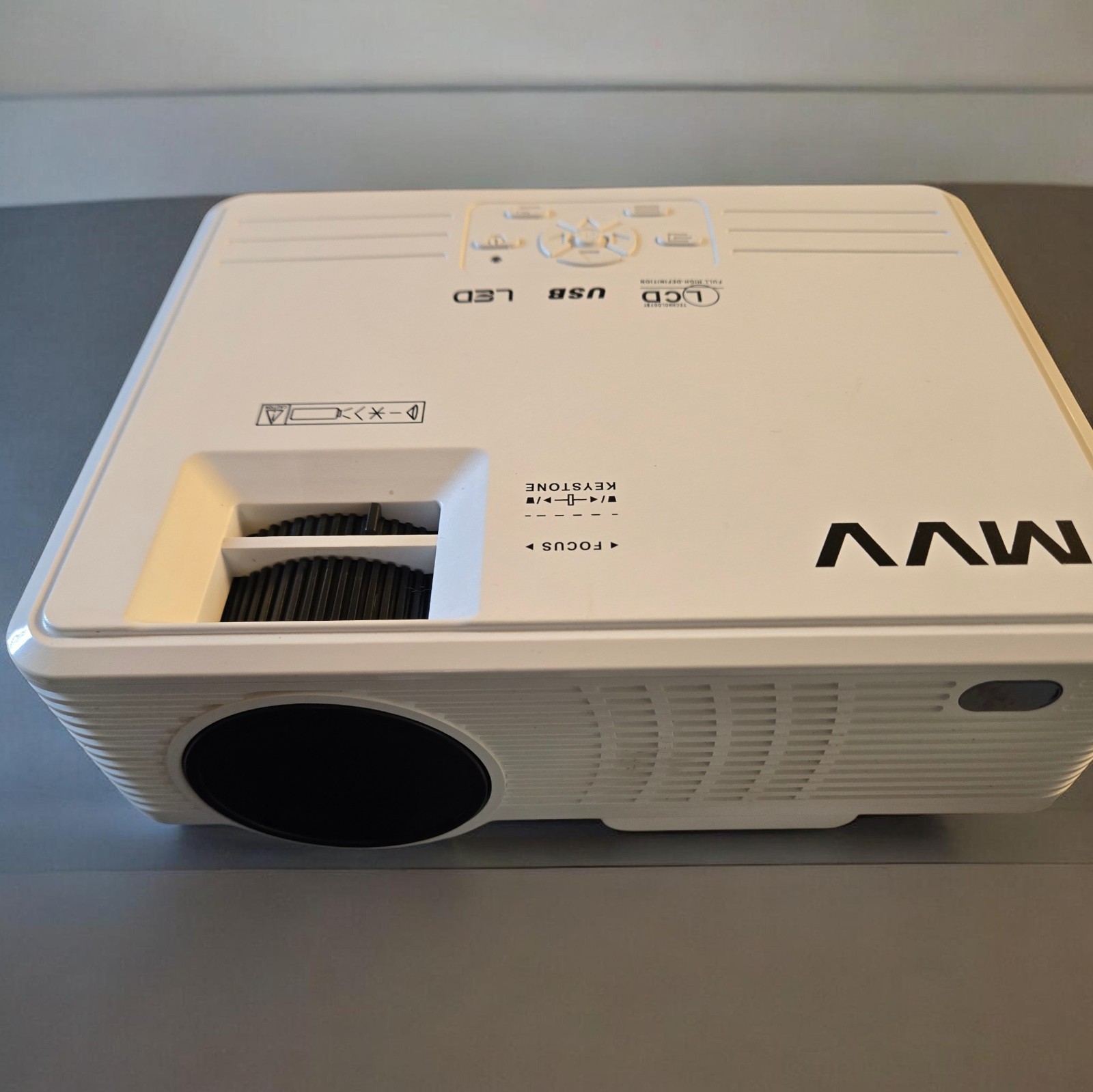 Mini Projector MVV.     192
