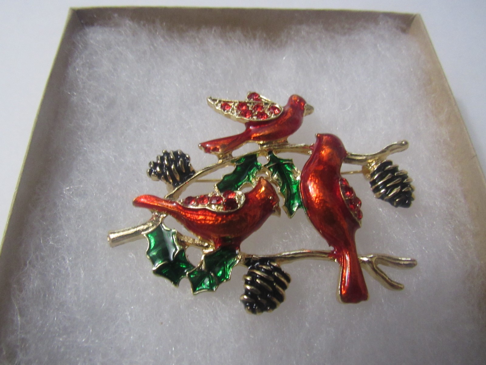 Red cardinal brooch with 3 cardinals on pine cone branches-see description (164)