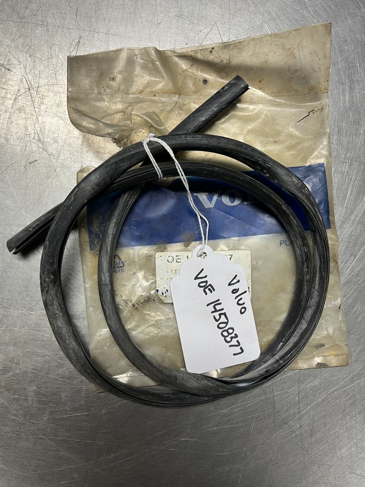 14508377   Genuine OEM  Volvo  Weather Strip SEAL   Ingersoll Rand   14508377