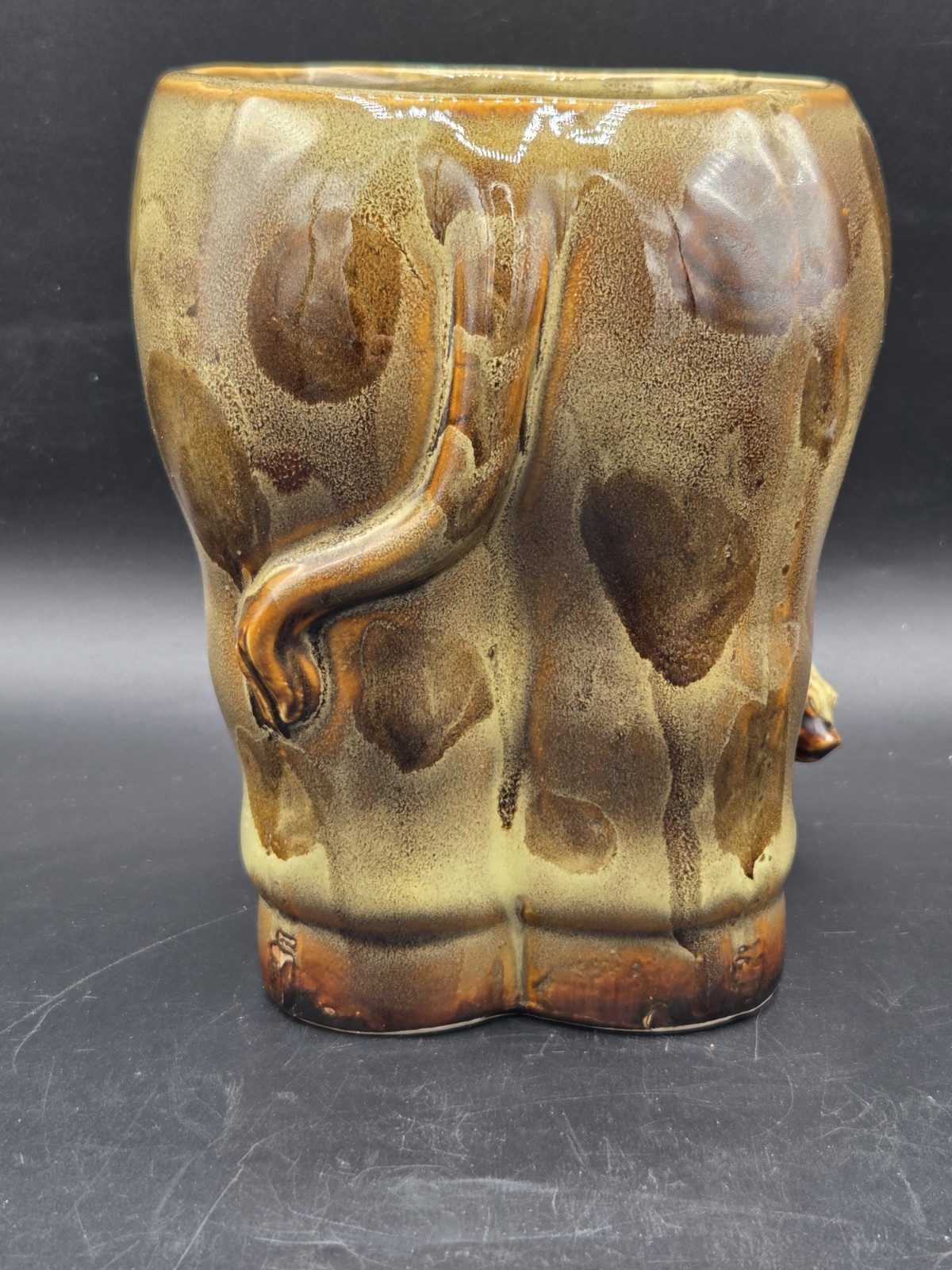 Ceramic Glazed Spotted Giraffe Looking Back Hung Head Planter