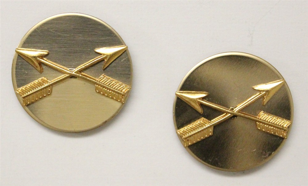 U.S. Army Enlisted Collar Pin pair 7918 - Special Forces - flat, gilt, c/b