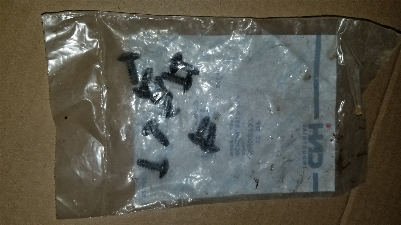 Case CNH KHR2737 Qty. of 10 screws