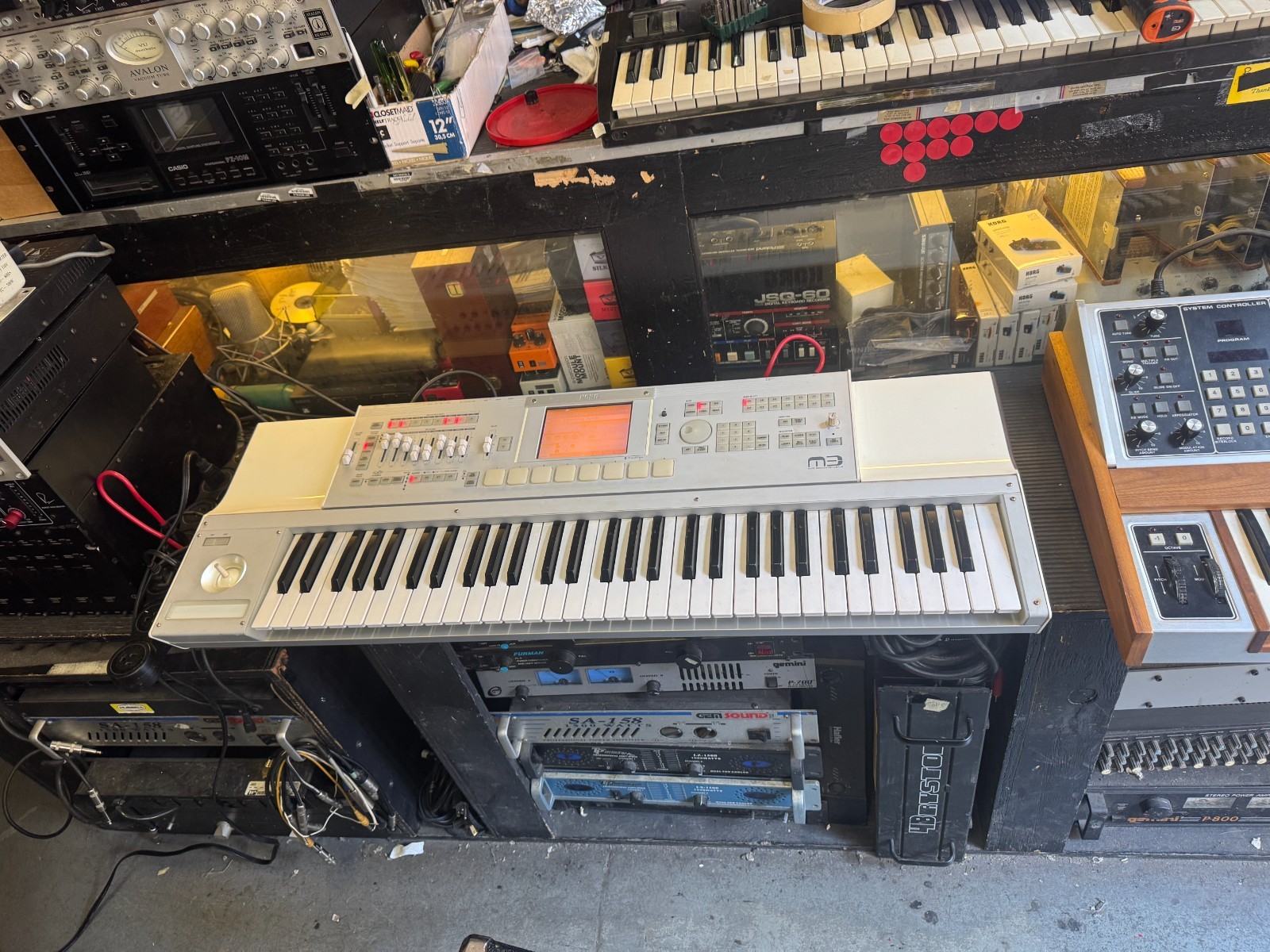 Korg M3 61 keys keyboard , New Touch Screen LCD ,Clean ARMENS