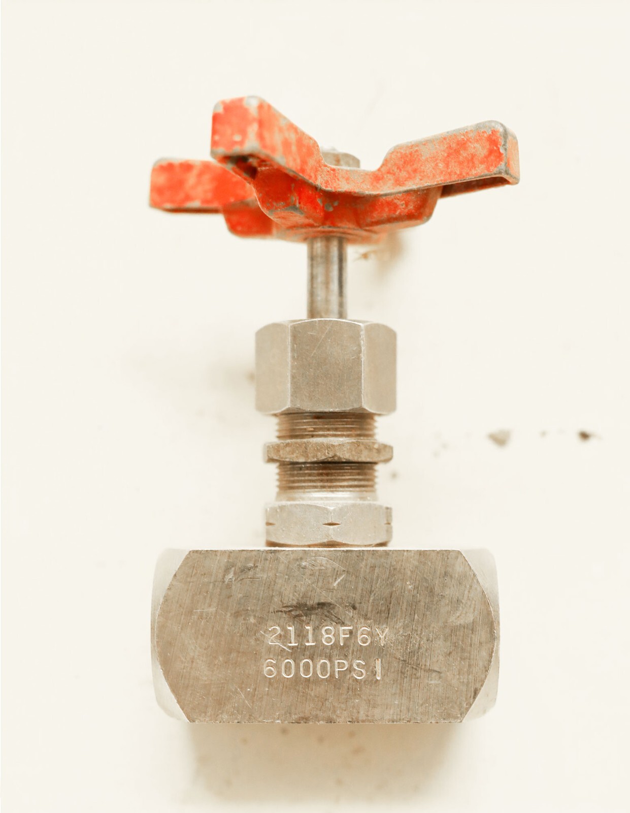 Hoke 2112F6Y Needle Valve NPT Female Inlet / Outlet 6000 PSI 316 SST