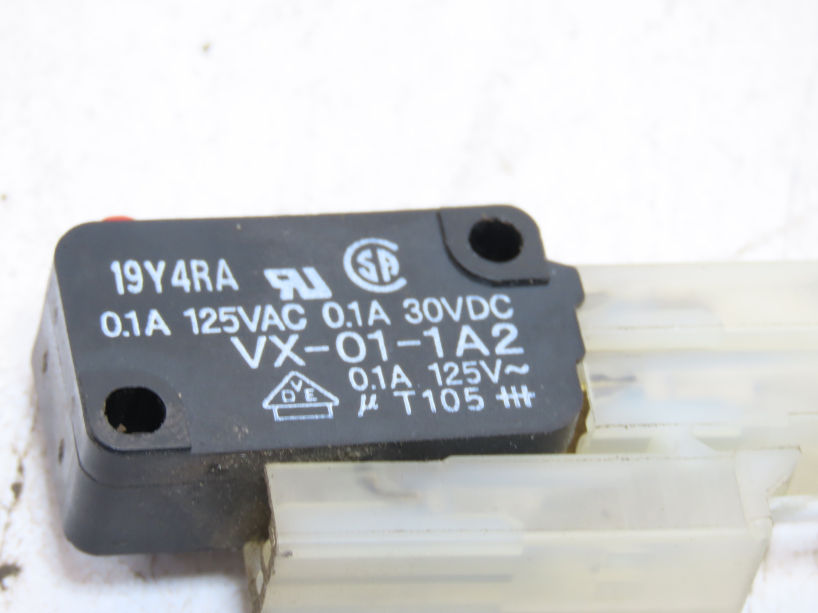 Omron VX-01-1A2 Miniature Basic Micro Switch VX011A2 SPDT-NO/NC Pin Plunger