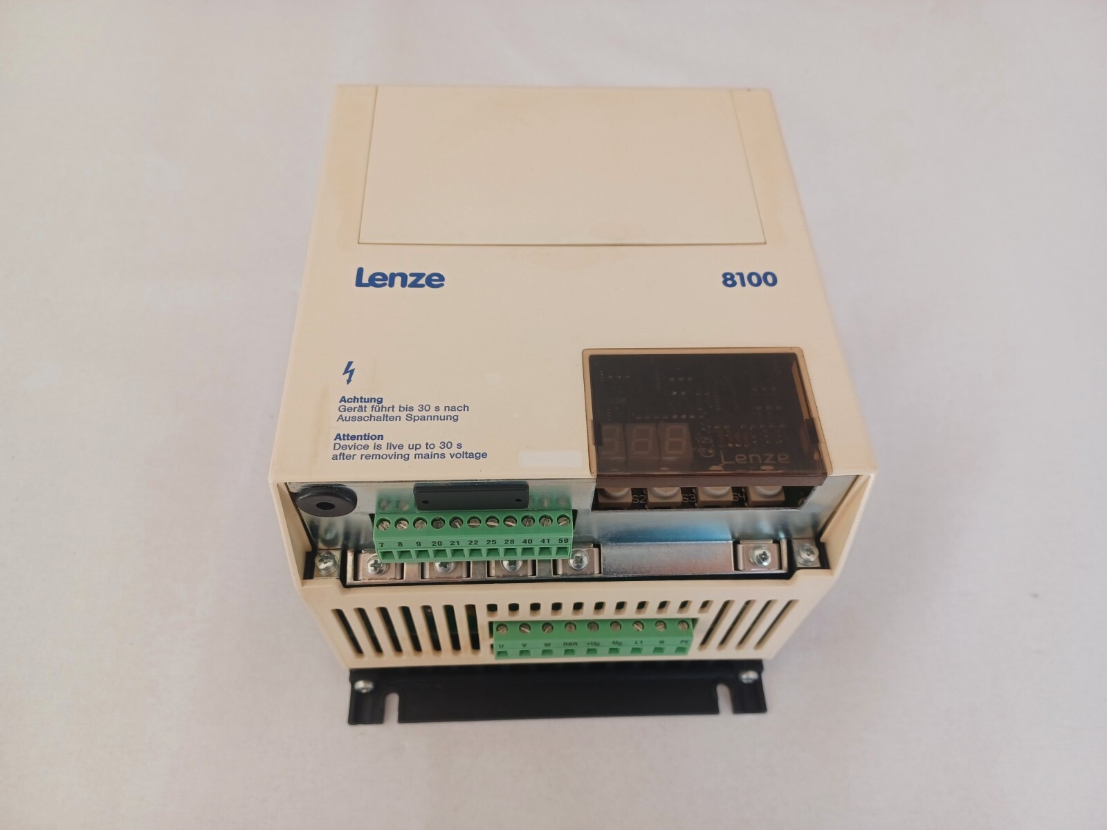 Lenze Frequency Inverter 8100 8103_F.6A22 / 355564