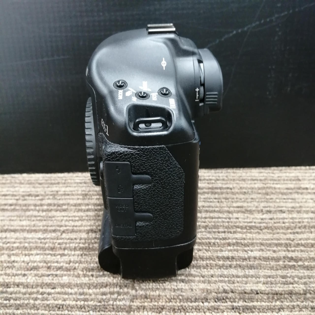 Canon EOS-1D Mark II DSLR Camera Body 8.2MP Used Japan