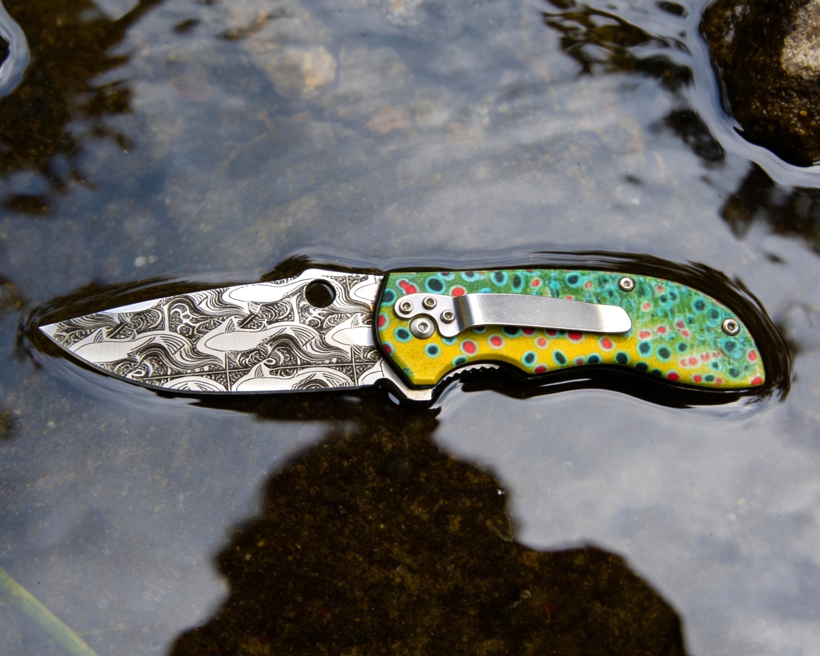 Graywolf TroutBack Folding - Pocket Knife - Damascus‑Etched Trout Edition Blade