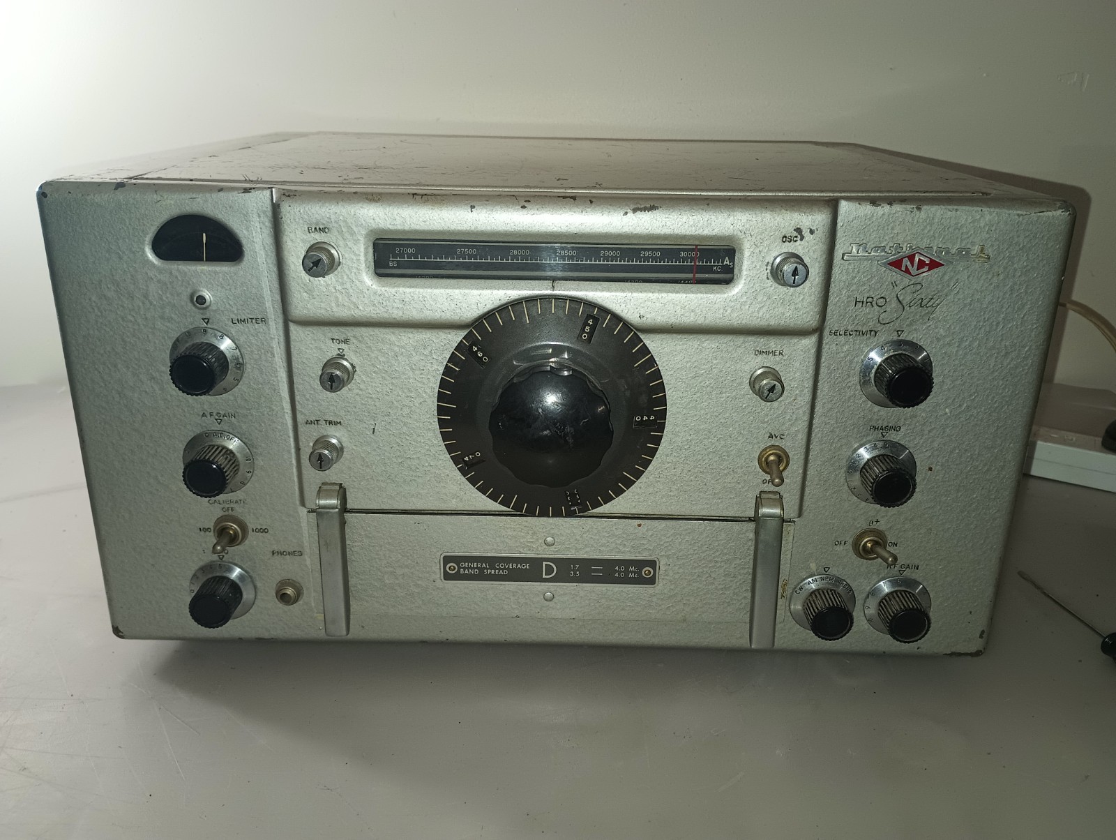 National HRO-60T Tube Receiver w/ 4 Coil Modules Vintage Ham Radio Powers On