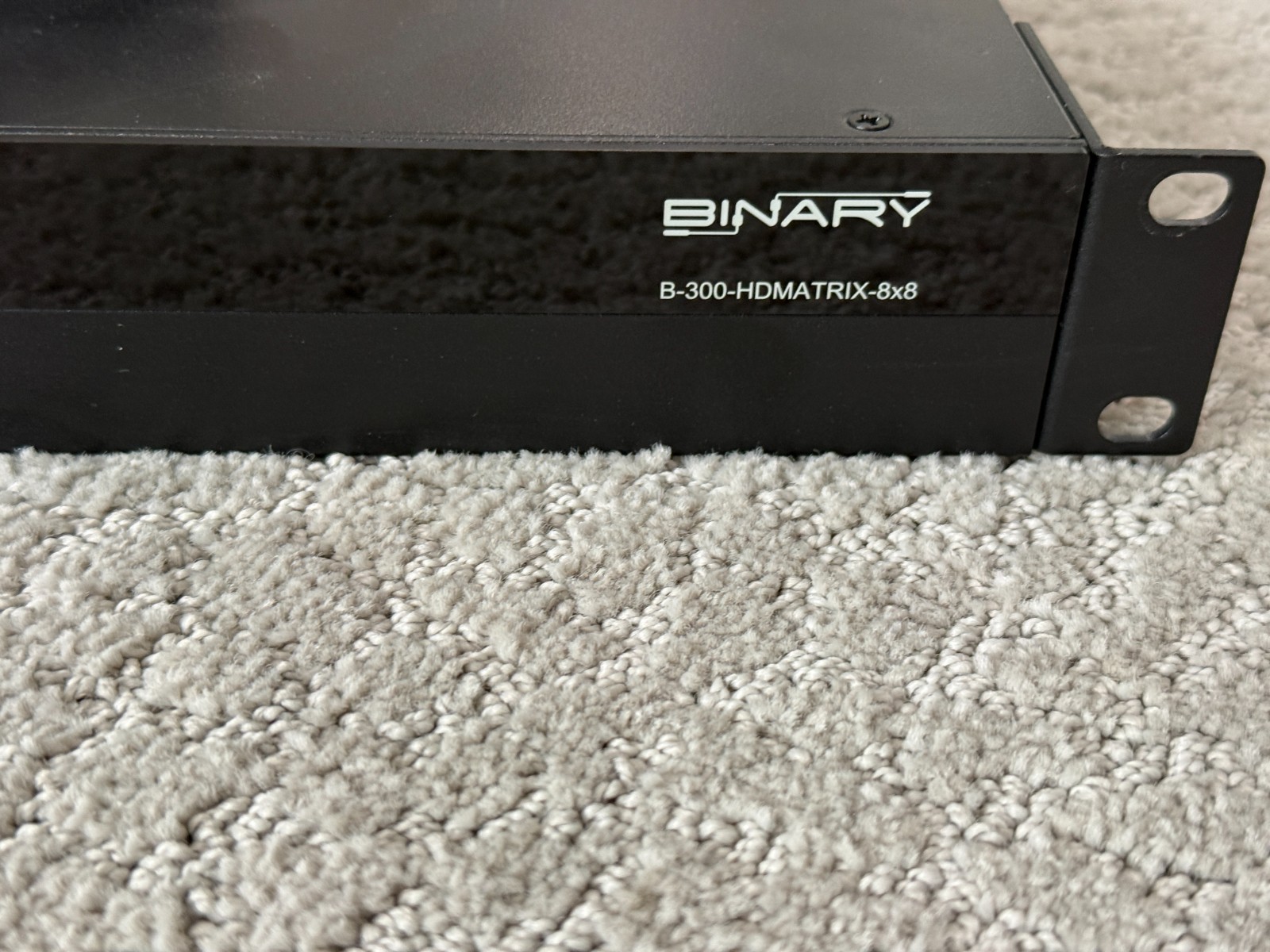 Binary B-300-HDMATRIX-8X8 HDMI Matrix Switch AND 4 receivers for Control4 - Used