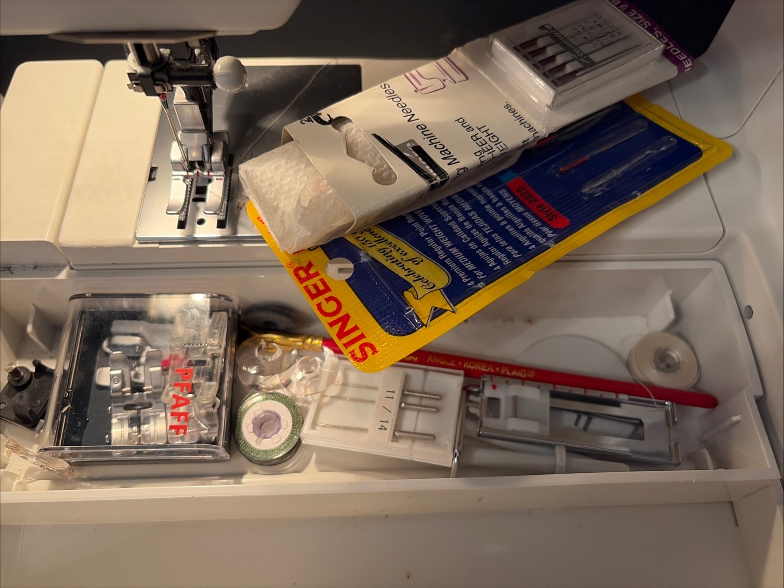PFAFF SELECT 1530 Sewing Machine & Foot Pedal German Engineering with Manual