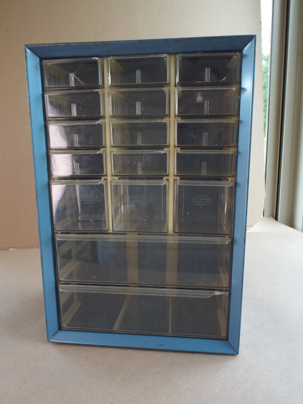 VTG 17 Drawer Akro Mils Metal Parts Storage Cabinet Organizer USA GC ! (Read)