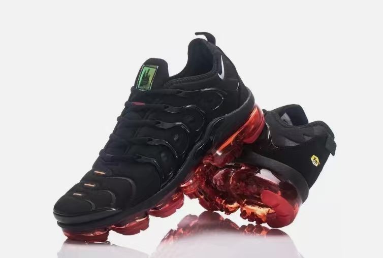 Nike Air Vapormax Plus TN black/red men's sports shoes