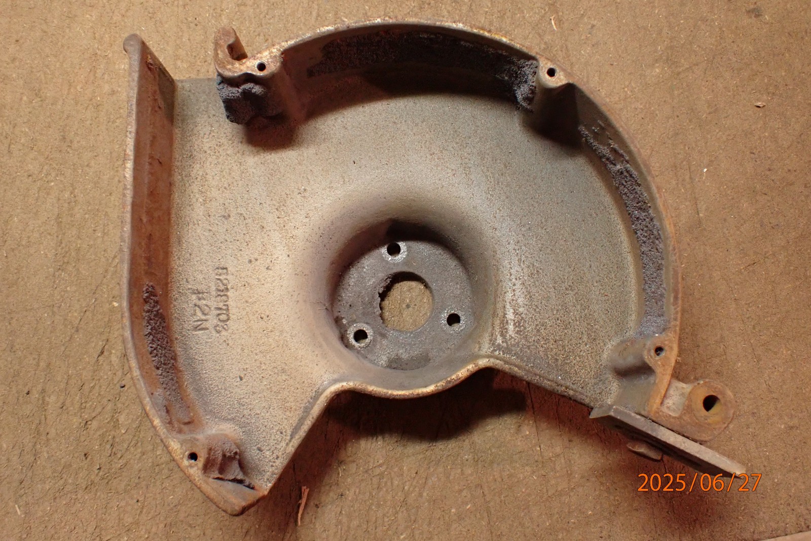 CRAFTSMAN 115.7575 BENCH GRINDER LEFT SIDE  INSIDE WHEEL COVER CASTING