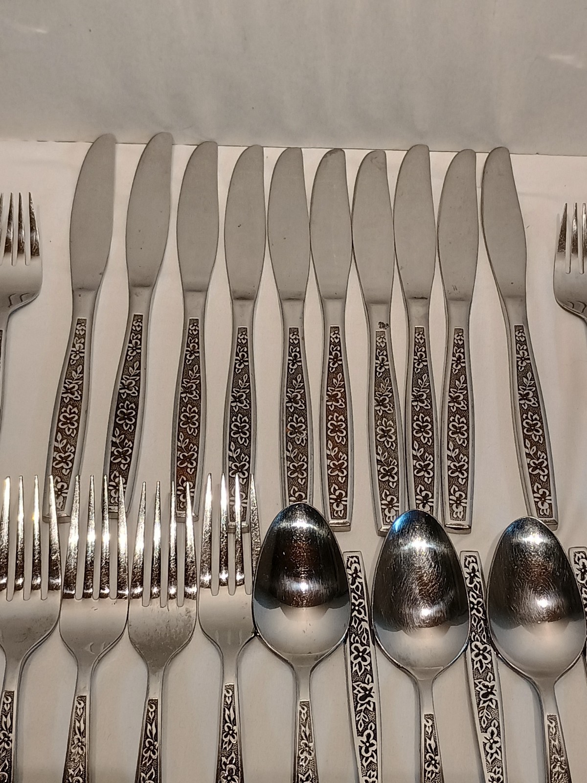 Vintage LA SPANA Flatware 64 pieces Service For 12