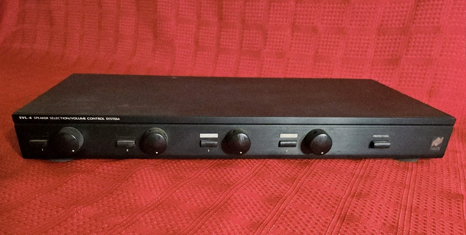 Niles SVL-4 Speaker Selector Volume Control System 4-Zone Constant Protection