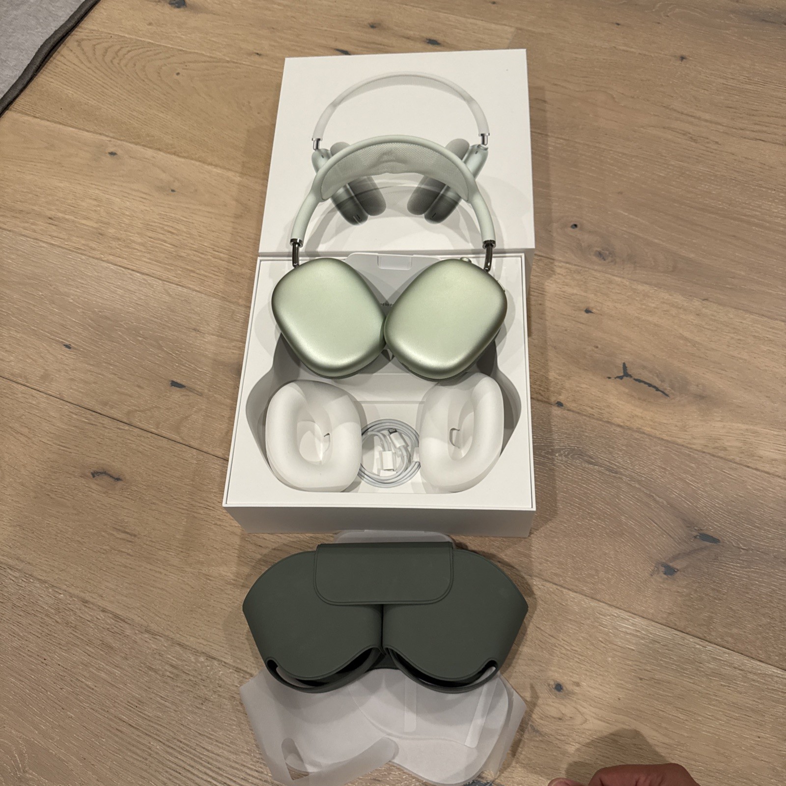 Genuine Green with light green band Apple AirPods Max A2096 Wireless Headphones