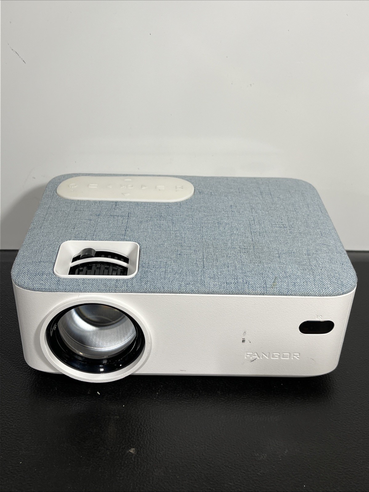 Fangor F-206 Multimedia Movie HD Projector Bluetooth Portable Small NO CORDS